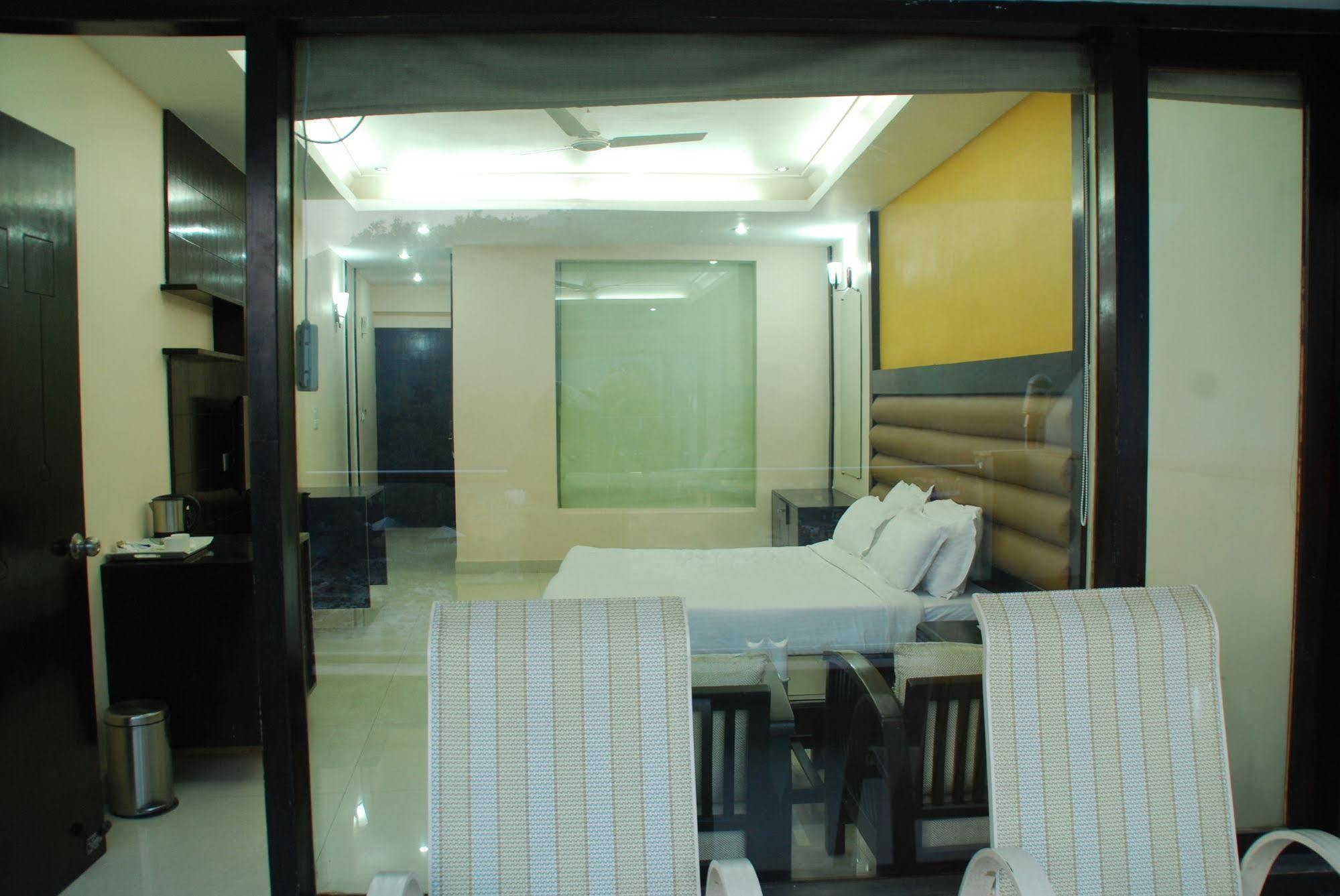 Ganga Beach Resort Rishīkesh Eksteriør bilde