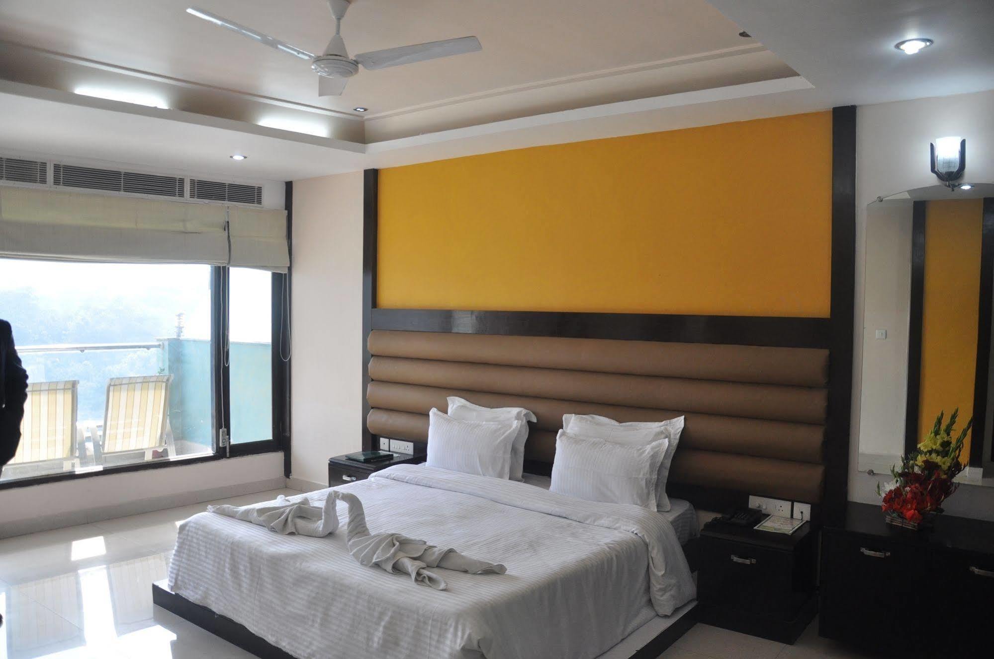 Ganga Beach Resort Rishīkesh Eksteriør bilde